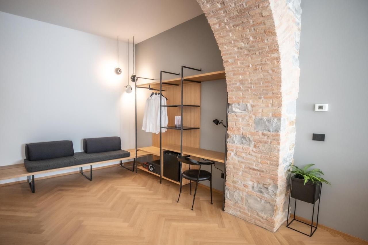 S1 Luxury Suites And Rooms Триест Экстерьер фото
